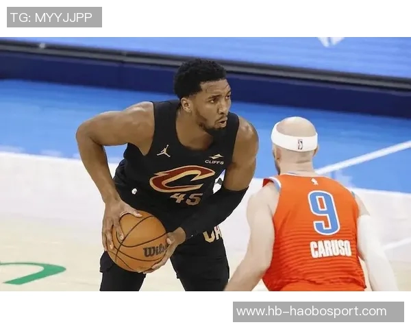 米切尔轻松发威30分钟内高效砍下27分4篮板4助攻第三节完美表现6中6